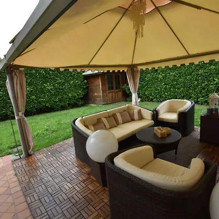 Ideal For Couples, With Large Garden. Additional Single Bedroom Available On Rq *